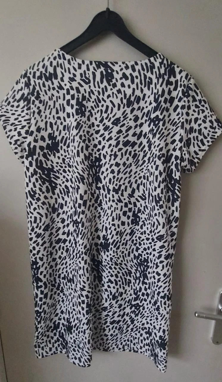 Vestido preto e branco com estampa animal da FAME, tamanho 42 – photo 3